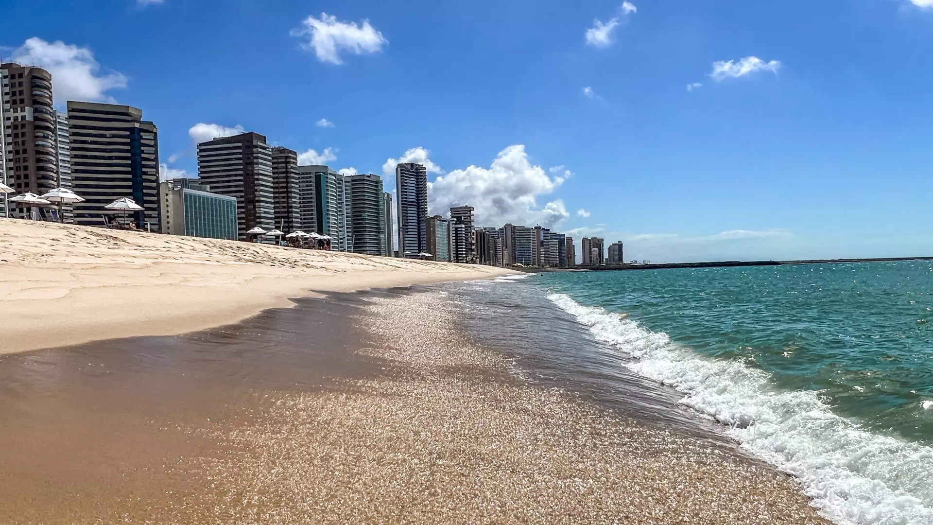 Riqueza Cultural do Ceará: Fortaleza e Suas Manifestações Artísticas 12 iracema beach