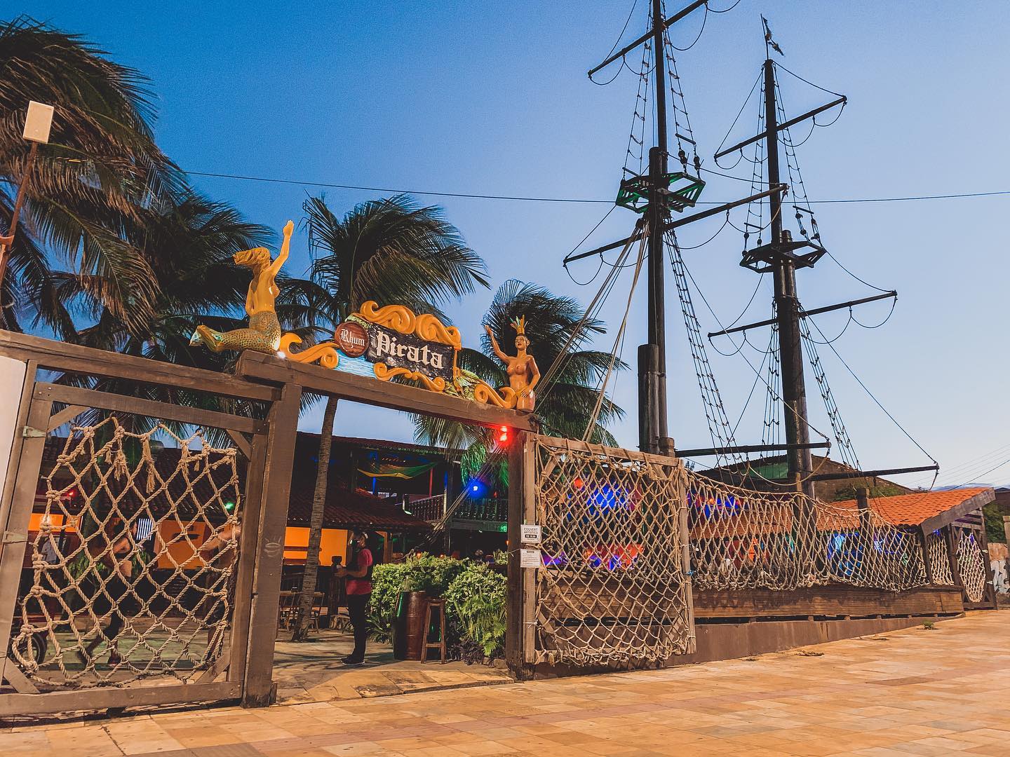 O Que Fazer em Fortaleza: Praias, Cultura e Muita Diversão 26 O que fazer em Fortaleza - pirata bar