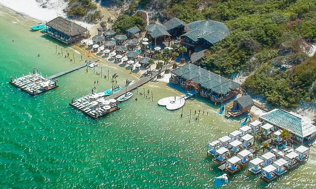 Descubra a lagoa do paraíso que parece o Caribe, mas é bem mais barata! 1 Lagoa do Paraiso